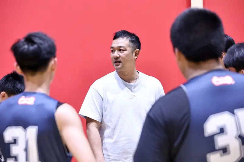 U19籃球聯盟／昔日霸主新民慘敗不氣餒　前SBL球星教練曝參賽主因
