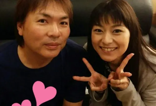 ▲真矢（左）的老婆是早安少女組初代成員石黑彩（右）。（圖／石黑彩部落格）