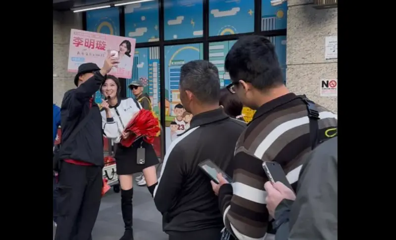 李明璇拚初選展現高人氣　簽名合照花30分鐘「受寵若驚」