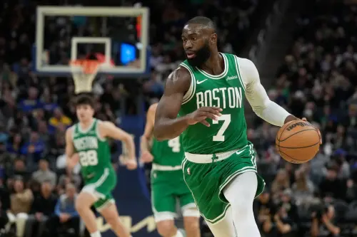 NBA／湖人主場球迷倒戈！對綠衫軍布朗呼「MVP」　隊媒痛批：可恥
