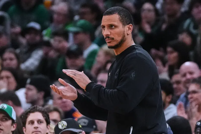 NBA/馬祖拉「死亡放空」!眼神緊盯記者 拒透露塔圖姆近況