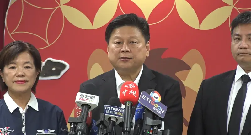 ▲傅崐萁今受訪，還特別把游淑貞（左）拉到身邊。（圖 ／翻攝畫面）