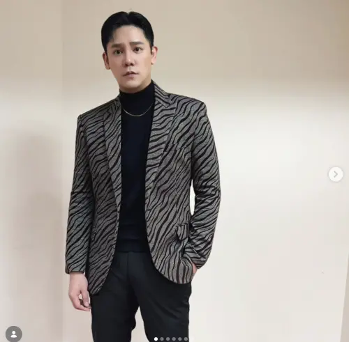 ▲盧學叡（如圖）自《超級星光大道》出道，2007年發行首張個人專輯知名度大增。（圖／翻攝自盧學叡IG）