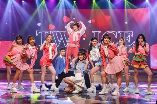 ▲白冰冰（中）帶領子弟兵「Give ME Five」熱舞創下3.71收視。（圖／民視提供）