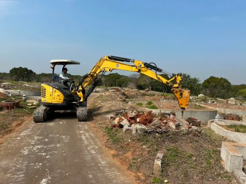 ▲大肚第6公墓空墓墓基打除(圖／民政局提供2026.2.23)