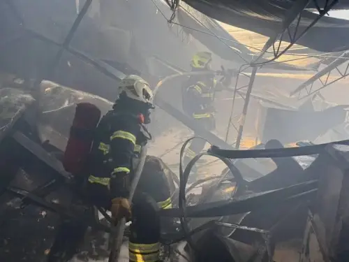 快訊／屏東食品工廠大火！男員工滅火害手臂燙傷　5人急送醫
