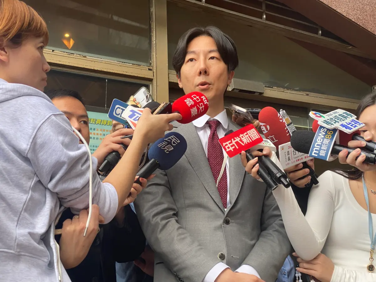 ▲民進黨發言人吳崢轉述選對會討論內容，委員們關注陳光復健康狀況盼早日康復。（圖／記者陳威叡攝，2026.02.23）