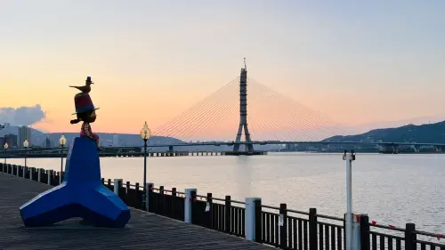 ▲新工北歡迎親子族群與藝術愛好者，透過畫筆與鏡頭描繪淡江大橋在城市景觀中的多元樣貌。（圖／主辦單位提供）