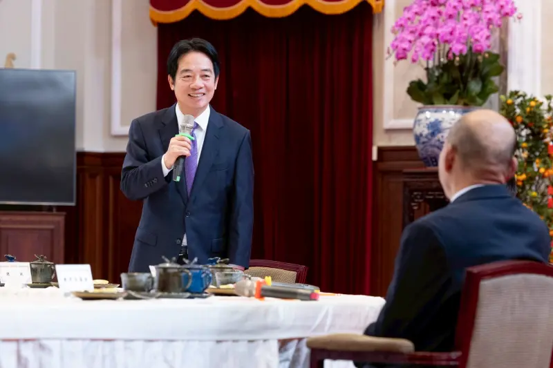 茶敘氣氛輕鬆！韓國瑜稱「不要化骨綿掌」　賴清德妙回九陽真經