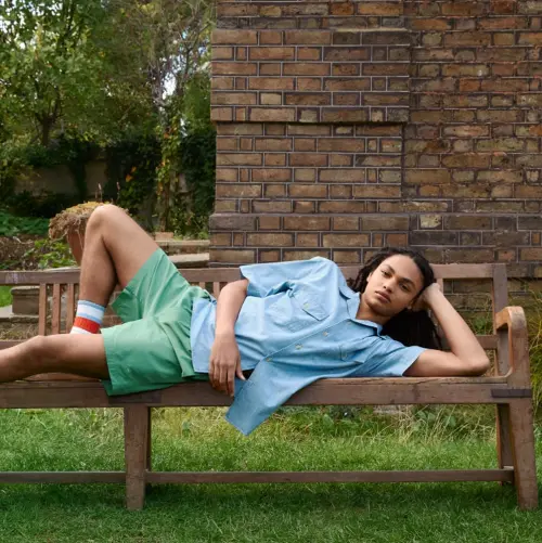 ▲平價UNIQLO買得到精品設計師Jonathan Anderson作品，每季開賣總是搶翻天。（圖／UNIQLO uniqlo.com）