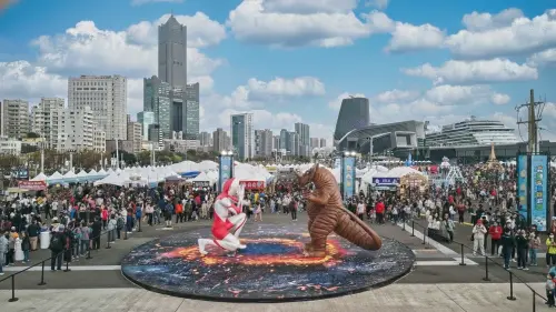 ▲碼頭區超人氣作品「初代對戰哥摩拉」。（圖／高市府觀光局提供）