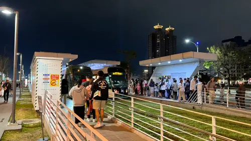 冬日遊樂園春節沸騰　高雄輕軌總運量破65萬人次
