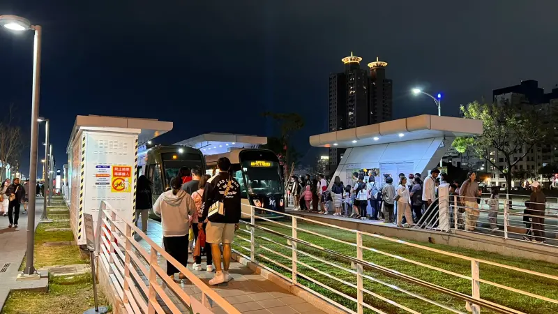 冬日遊樂園春節沸騰　高雄輕軌總運量破65萬人次