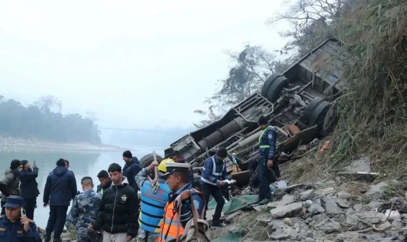 尼泊爾巴士失控墜谷200公尺!至少19人身亡25人傷