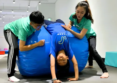 ▲詹蕎僖指出，長期觀看 3C 產品屬於被動接收訊息，會讓孩子的反應速度與覺察能力變慢。（圖／小松鼠體操提供）