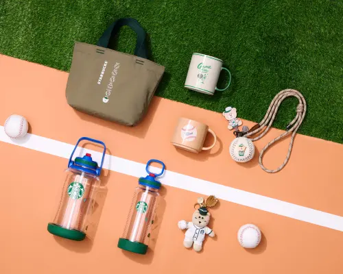 ▲星巴克棒球主題系列商品，馬克杯、冷水壺、娃娃吊飾與掛繩，2月25日開賣。（圖／星巴克starbucks.com.tw）