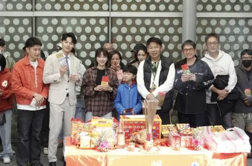 ▲民視八點檔《豆腐媽媽》舉行開工團拜儀式。（圖／民視提供）