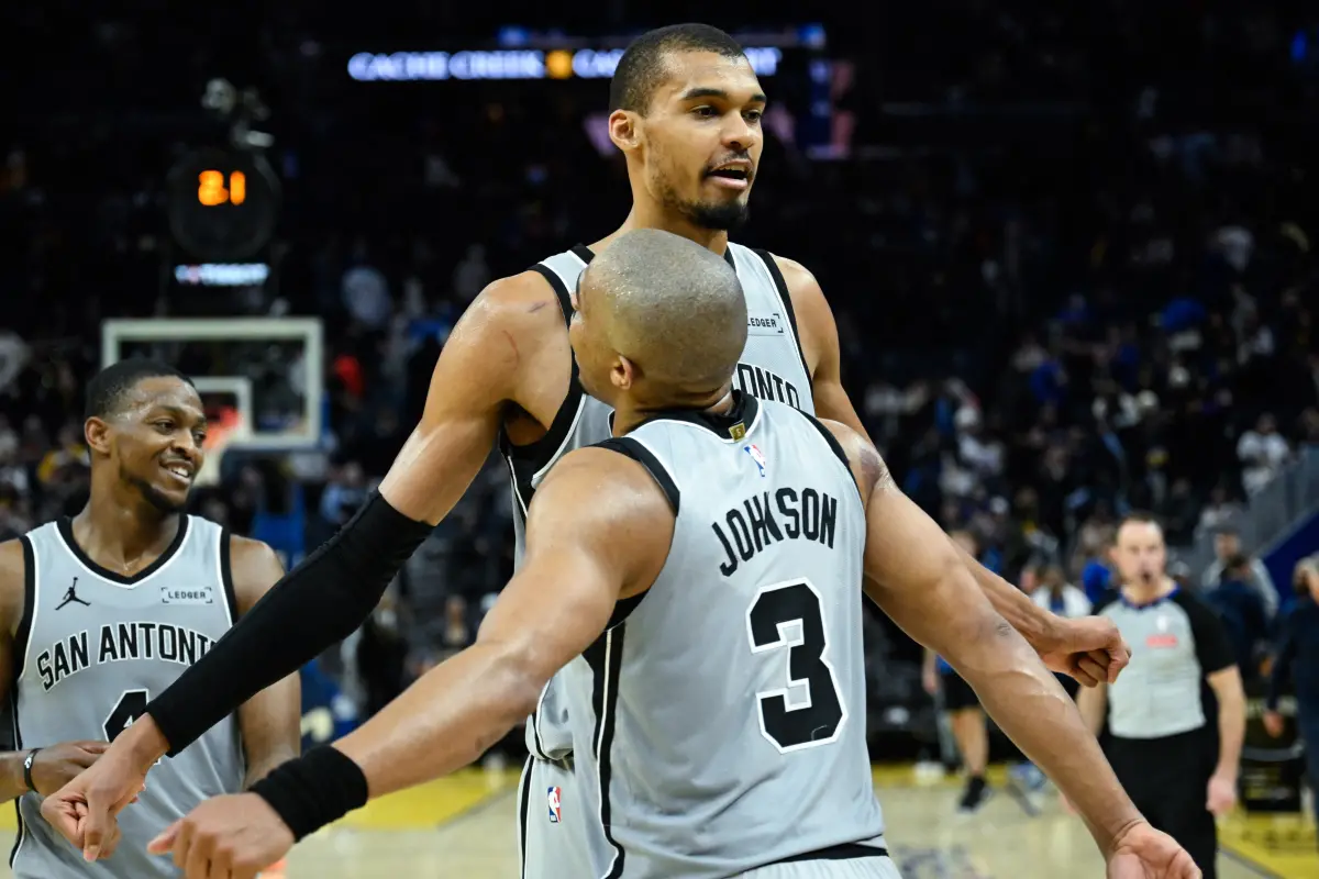 ▲馬刺超級新星文班亞馬(Victor Wembanyama)在對戰活塞的比賽中賞出火鍋，正式達成對NBA全聯盟30支球隊皆有阻攻紀錄的驚人里程碑。（圖／路透／達志影像）