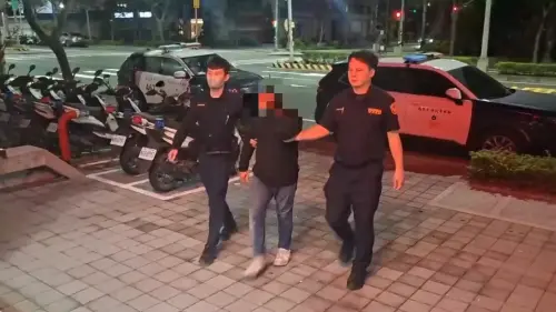 偷我20萬大豬公！新北男尋仇「揮刀、咆哮大鬧社區」麻吉倆慘被逮
