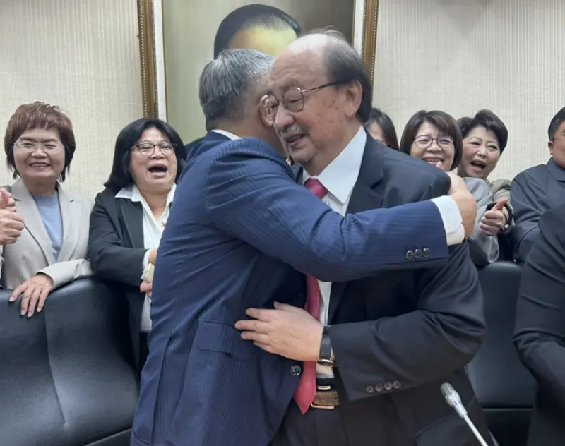 「萬年總召」交棒蔡其昌　柯建銘：若需要隨時找我