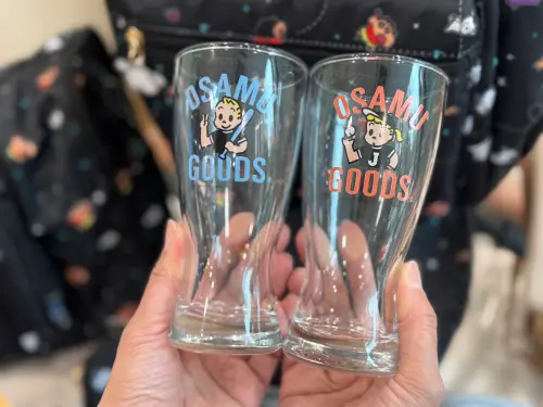 ▲7-11日本OSAMU GOODS精品集點，啤酒杯2入組，加價購980元。（圖／記者鍾怡婷攝）
