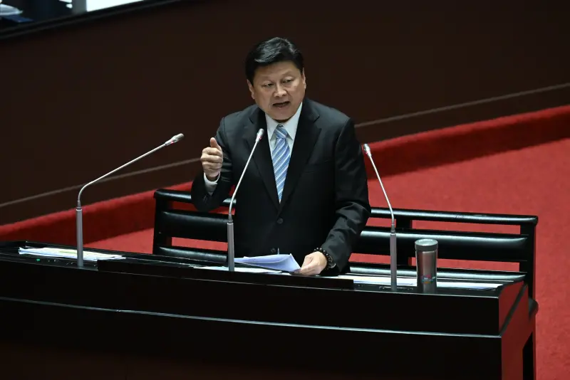 法條不夠熟？傅崐萁想找鄭麗君備詢　被韓國瑜狠打臉只好尬回1句