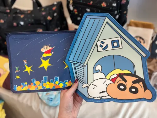 ▲限量蠟筆小新滑鼠墊，加價購235元。（圖／記者鍾怡婷攝）