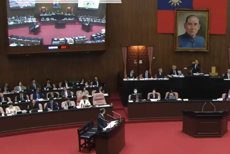 地牛翻身警報聲大作！韓國瑜請劉世芳離席處理