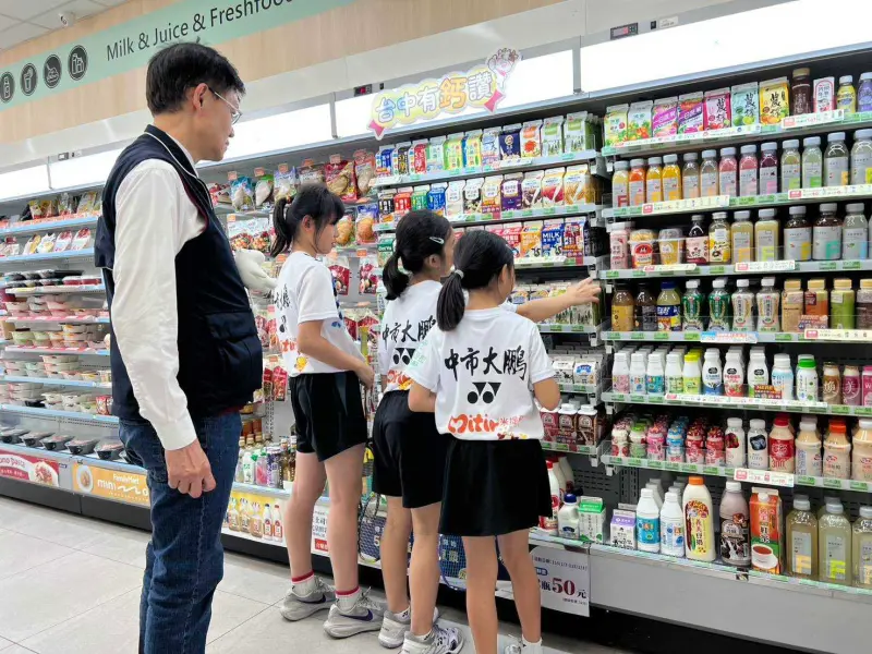 ▲台中市「台中有鈣讚」鮮乳兌換政策上路(圖／教育局提供2026.2.24)