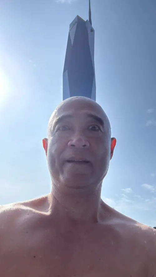 ▲王治平近期的興趣是當獨角獸。（圖／IG@bingwang1961）