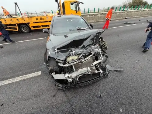 ▲國3龍井段追撞車禍。（圖／警方提供）