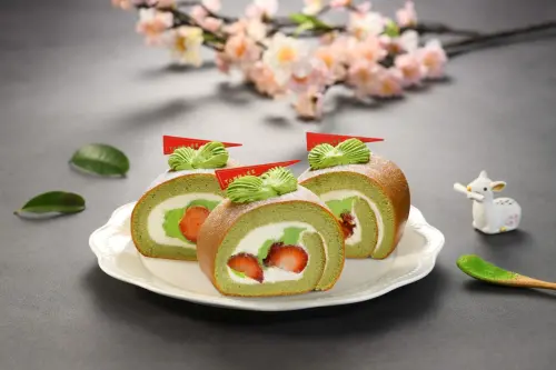 ▲草莓控必吃「宇治抹茶鮮莓生乳捲切片」新品。（圖／亞尼克 yannick.com.tw）