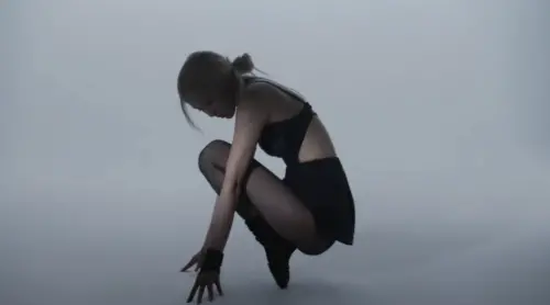 BLACKPINK新歌預告公開！Rosé芭蕾舞蹲凹腳趾嚇瘋粉絲：感覺痛爆
