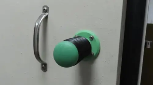 ▲24日北市文山區知名餐廳1名女員工陳屍在冷凍庫。（圖／翻攝畫面）