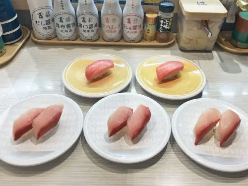 日本連鎖迴轉壽司店將收7%深夜加價費！計費時段與實施時間點曝
