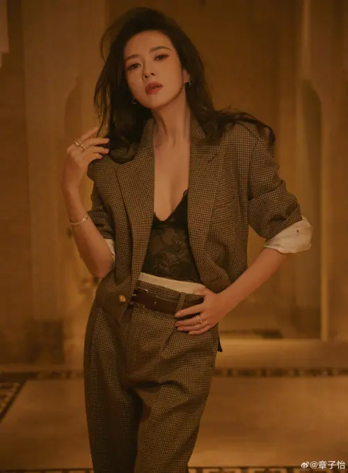 ▲《游過海岸一百米》是章子怡首度自演自演的長篇電影。（圖／章子怡微博）