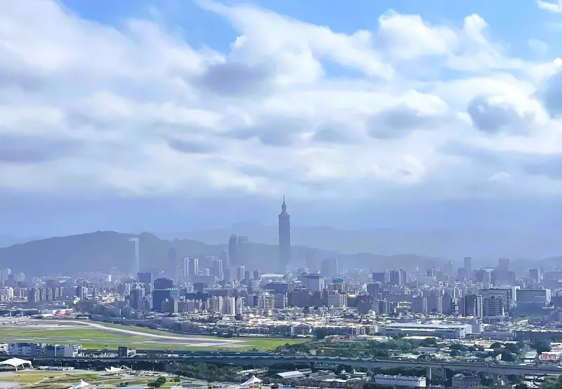 ▲高總價的不動產交易成為詐騙目標，安新建經建議以地籍異動即時通預警機制加上履約保證專業查驗，協助民眾為城市中的每一筆房產交易築起安全防護網。（圖／信義房屋提供）