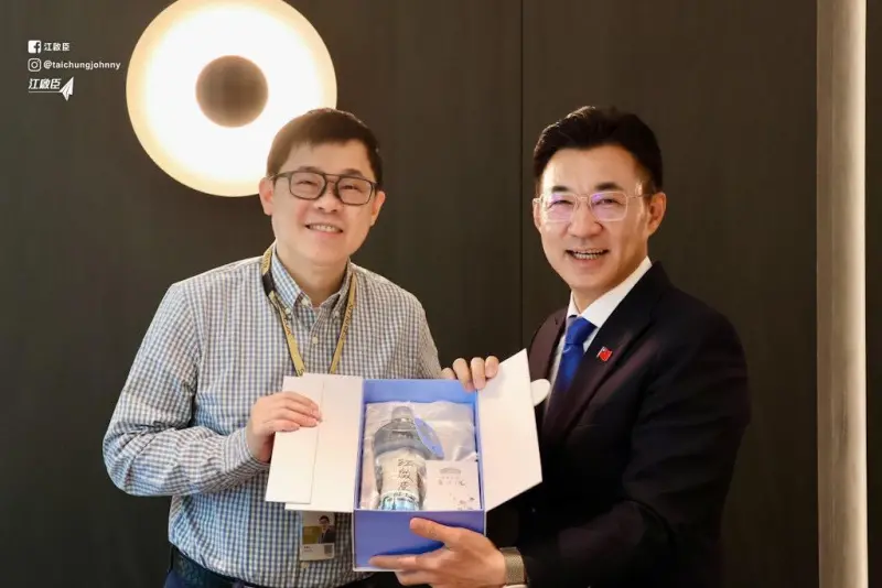 ▲江啟臣開工第一天就拜訪星宇航空董事長張國煒。（圖／翻攝江啟臣臉書，2026.02.25）