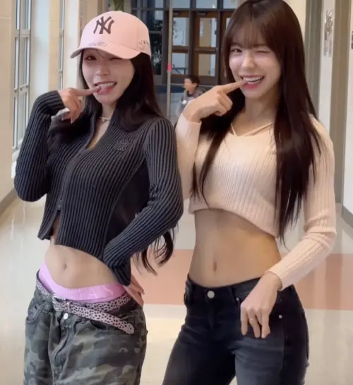 ▲林襄（左）和李多慧（右）被網友盛讚是絕頂的組合，影片發布12小時就贏得超過10萬個讚。（圖／摘自 IG@le_dahye)