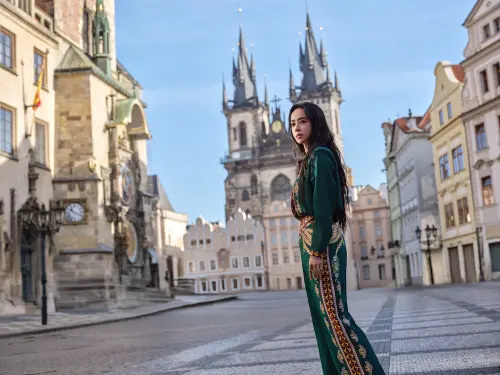 ▲蔡依林這次真的親自飛到布拉格廣場，重拍歌曲MV。（圖／星宇航空提供）