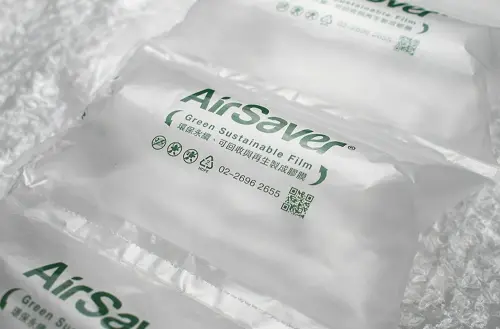 ▲生產新型緩衝包材的業者AirSaver解釋，只要在氣泡袋或包裝上看到「三角形回收標誌」或標示數字2（代表2號塑膠HDPE），可依照塑膠類回收規定進行分類回收。（圖／AirSaver官網）