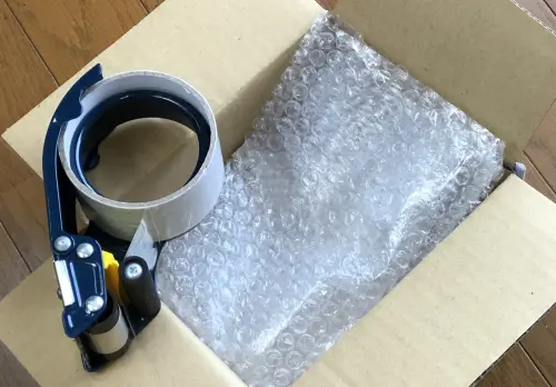 ▲氣泡紙並沒有硬性規定哪一面是正面或背面，而且兩面的緩衝性能相同，因此使用者可以依照需求選擇。（圖／取自photoAC）