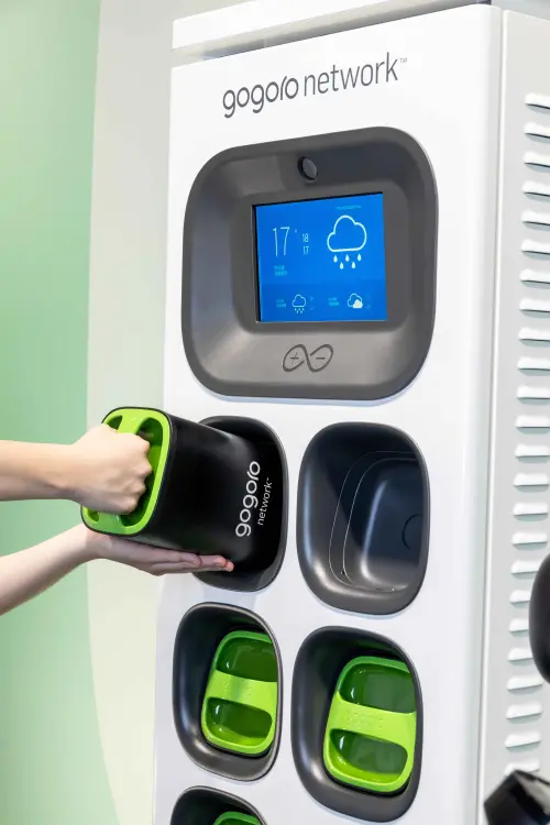 ▲「GoStation Q」所需面積僅為既有 GoStation 的 1/3，使用現成 220V 電力，建置時間更快；散熱結構進化，提高電池充電速度。（圖／官方提供）