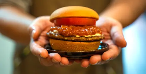 摩斯漢堡免費請吃堡！3/12生日「經典堡直接送」　排隊規則趕快記