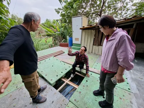 太可惡　大里旱溪邊坡搭假平台偷藏廢棄物