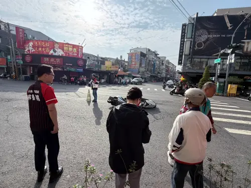 ▲ 民眾表示，林智鴻今天處理這起擦撞事故相當得當，兩位肇事苦主不約而同向議員團隊連聲稱謝。(圖／民眾提供)