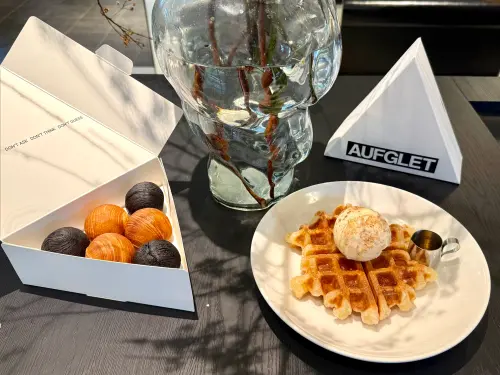 ▲AUFGLET最受矚目甜點，左起：可頌球、可朗芙。（圖／記者蕭涵云攝）