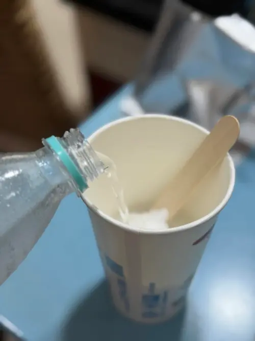 ▲謝京穎喝糖水失敗。（圖／Threads@orange_hsieh）