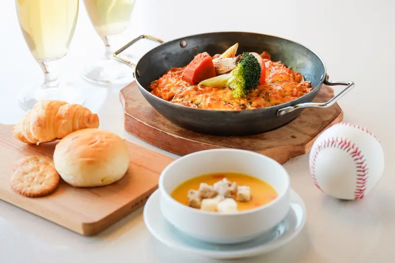 應援WBC經典賽！和逸飯店buffet四人同行一人免費　啤酒買一送一