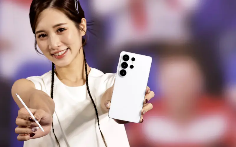 三星Galaxy S26 Ultra實機體驗：免買防窺片、新一代演唱會神器